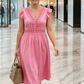 👗  Női, elegáns, V-nyakú, fodros ujjú ruha – Könnyű és romantikus – Tökéletes esküvőkre, kerti partikra vagy nyári brunchokra – nőies és laza ✨💃